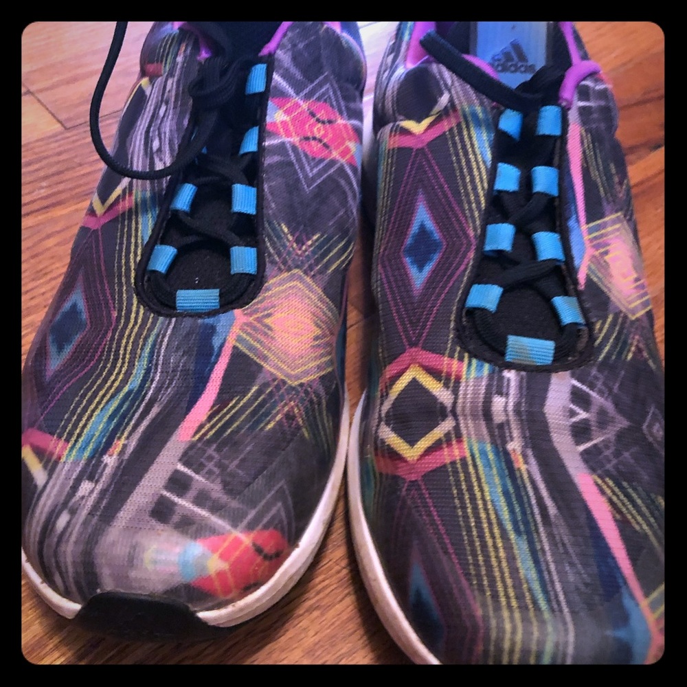 Women’s Addis’s tennis shoes